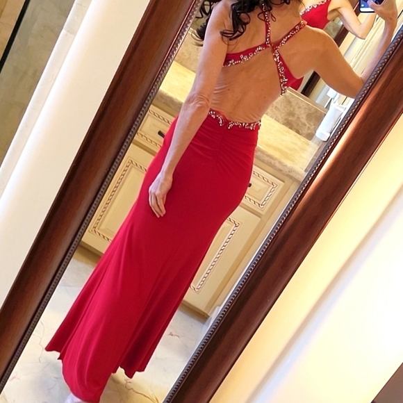 Mac Dugall Red Open-back Embellished Side Cutout Gown, Sz 0 - Picture 10 of 16